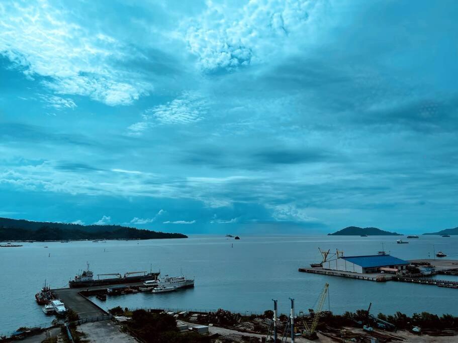 Jesselton Quay - Suite 1 By Staycation Suites Kk Kota Kinabalu Exterior foto